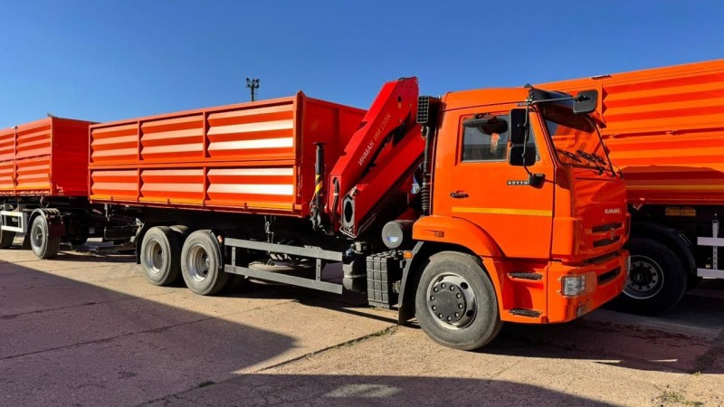 Самосвал с трехсторонней разгрузкой объемом 20 м3  с КМУ ИНМАН ИМ 150N на базе шасси КамАЗ 65115-3063-48 КОМПЛЕКТАЦИЯ «ЮГ»